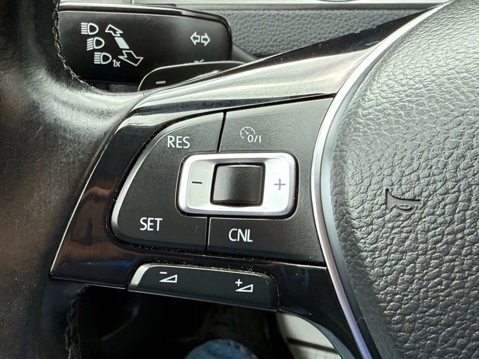 Used 2015 Volkswagen Golf S image 22