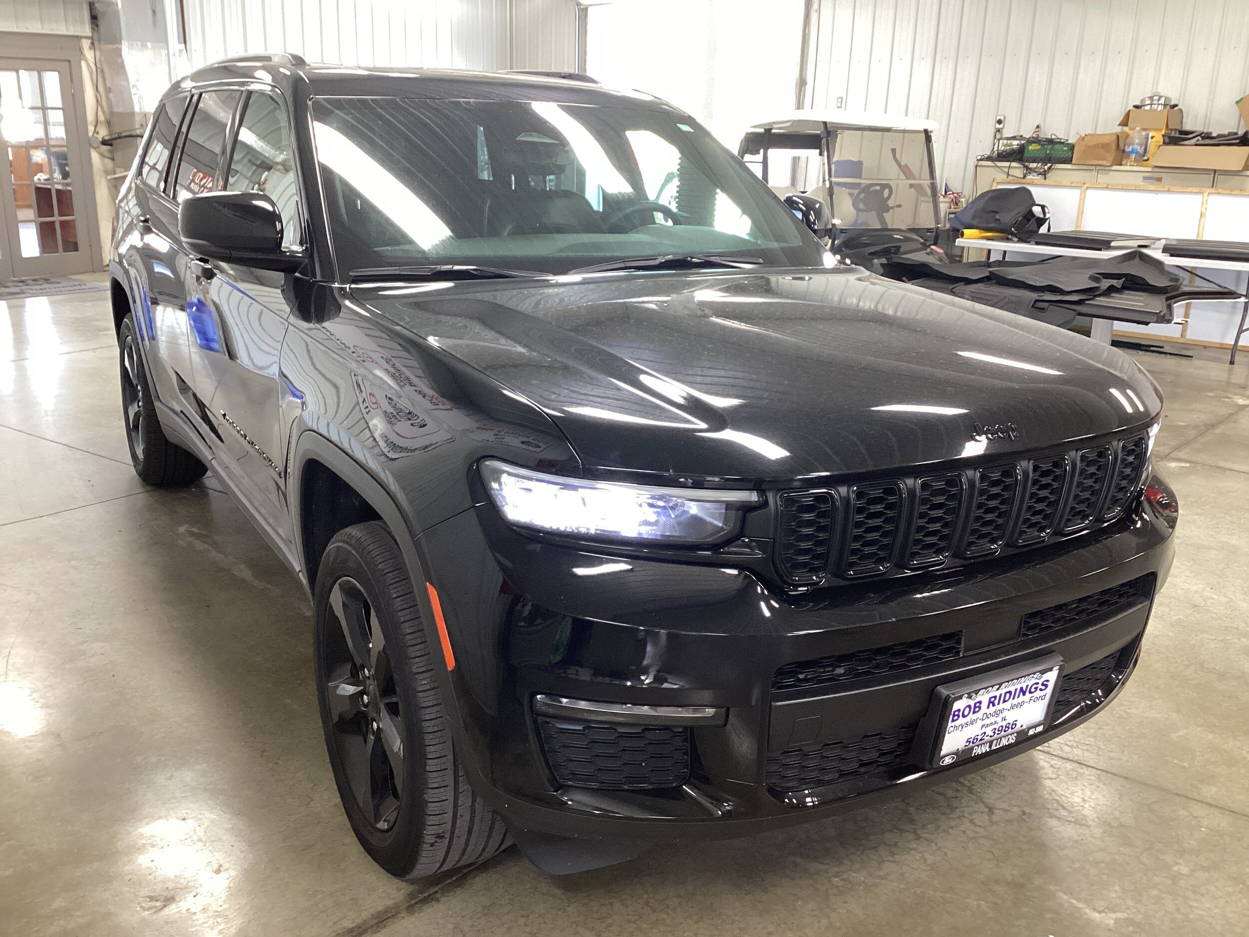 Used 2025 Jeep Grand Cherokee L Limited w/ Black Appearance Package AWD/4WD image 8