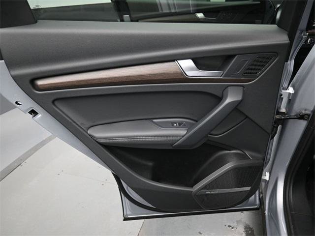 Used 2024 Audi Q5 e Premium Plus w/ Premium Plus Package image 30
