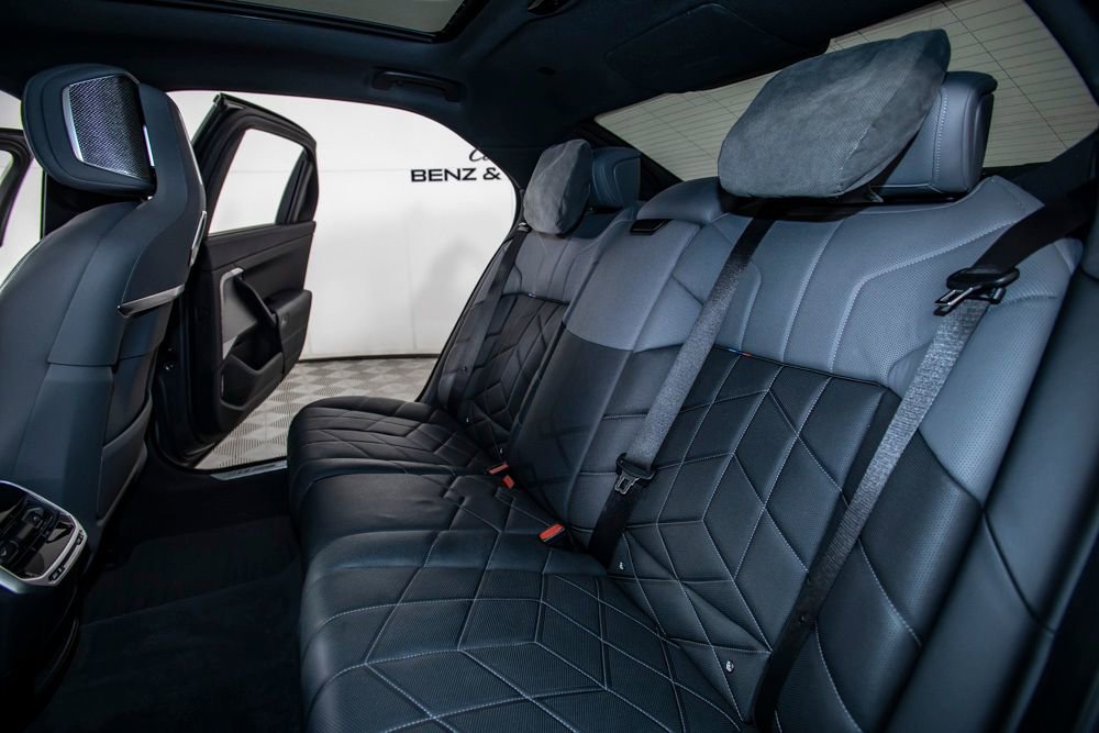 Used 2023 BMW 740i w/ Executive Package RWD image 19