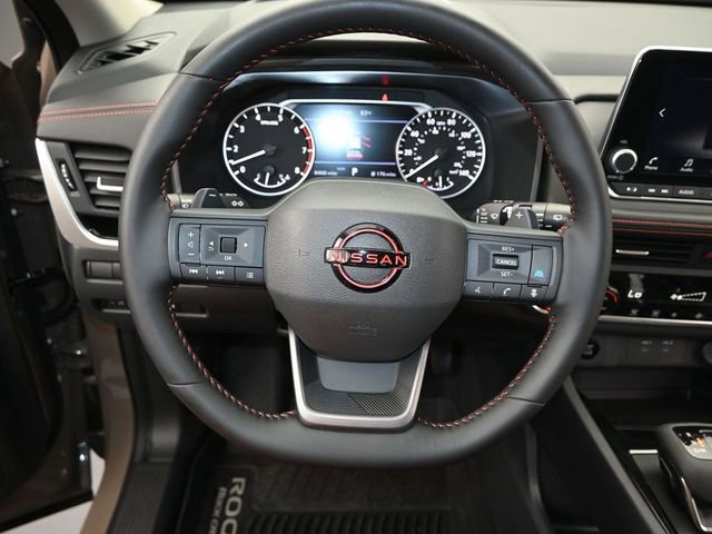 Used 2025 Nissan Rogue SV image 6