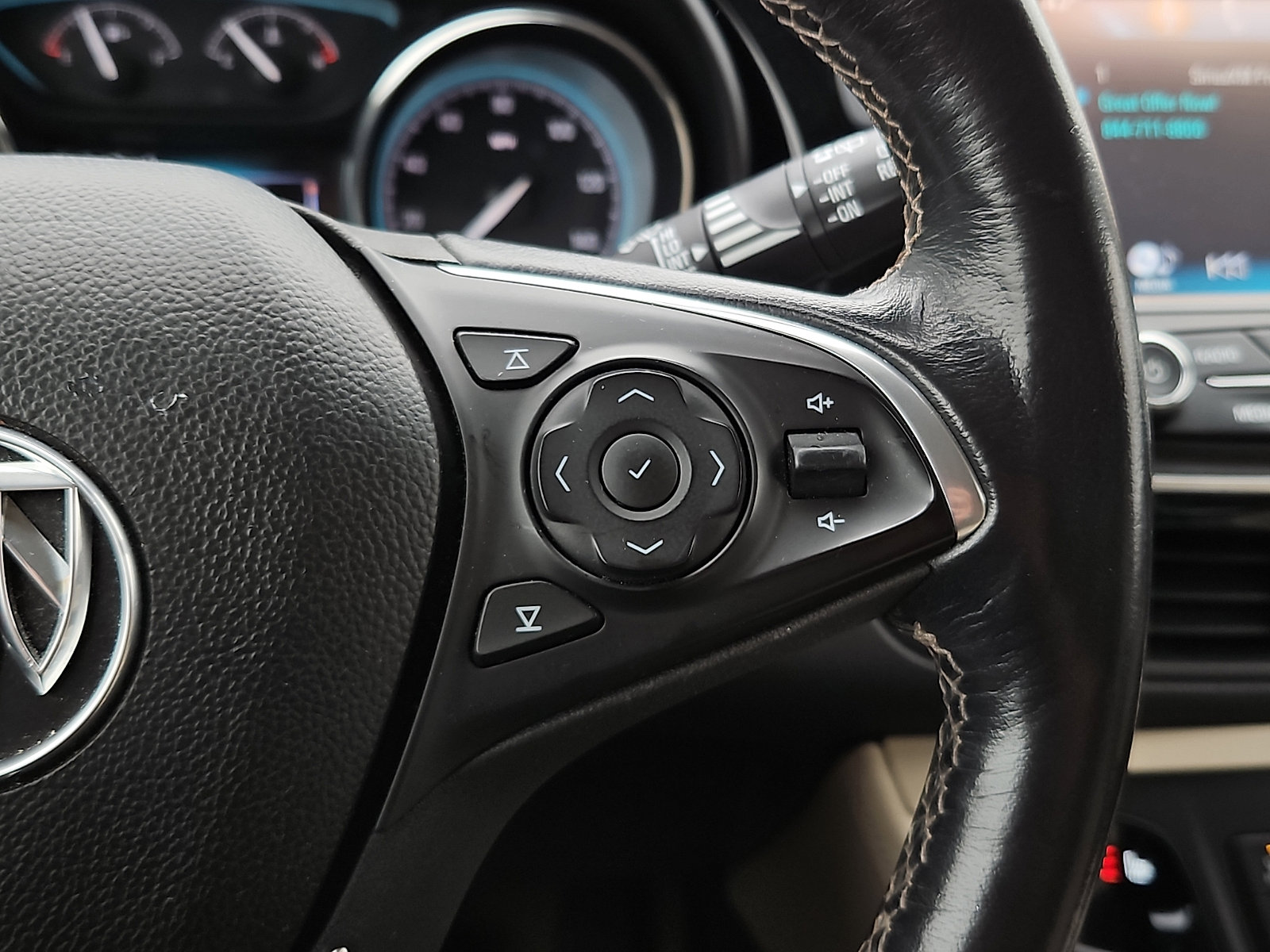 Used 2018 Buick Envision Essence image 21