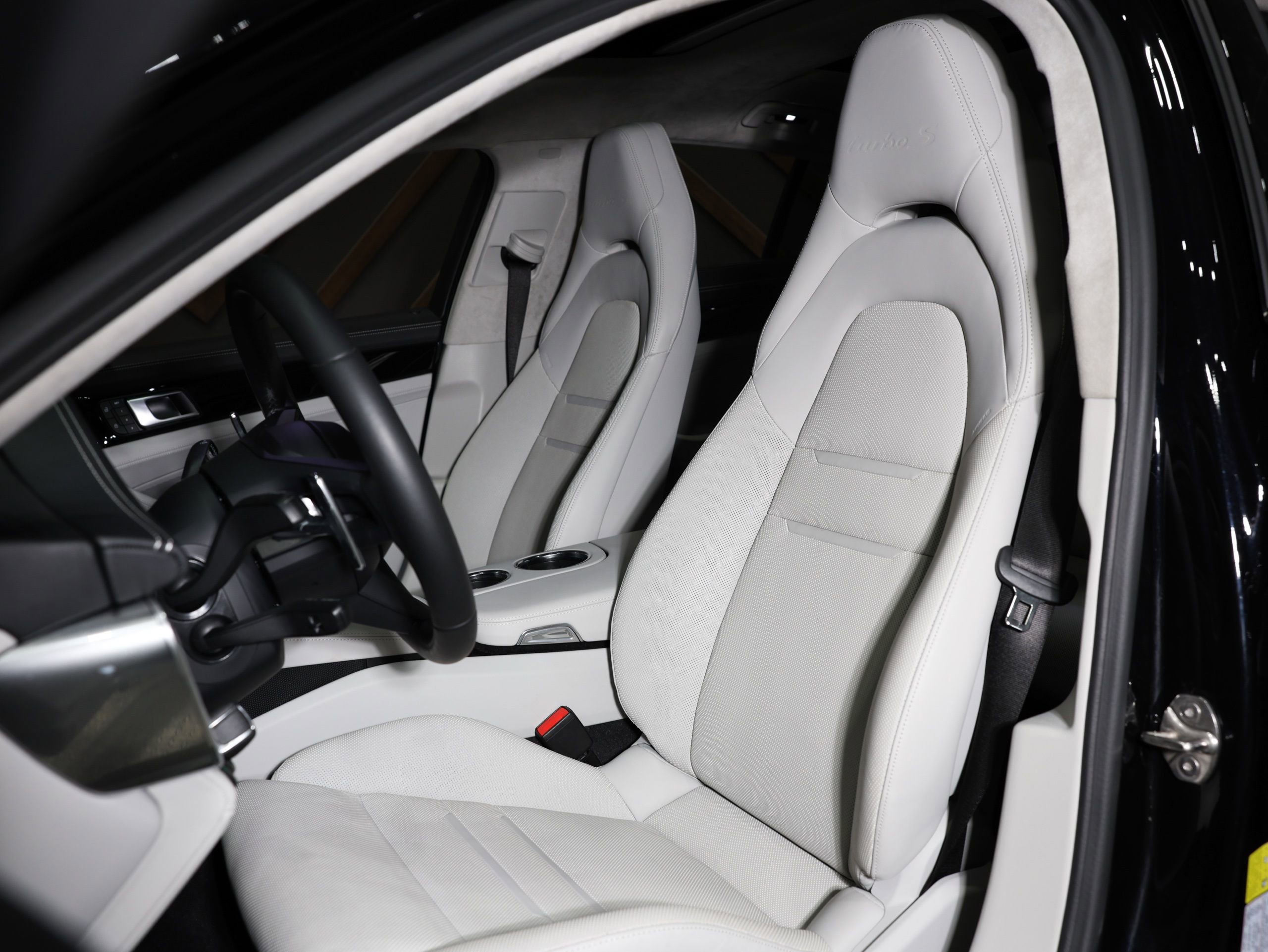 Used 2023 Porsche Panamera Turbo S image 54