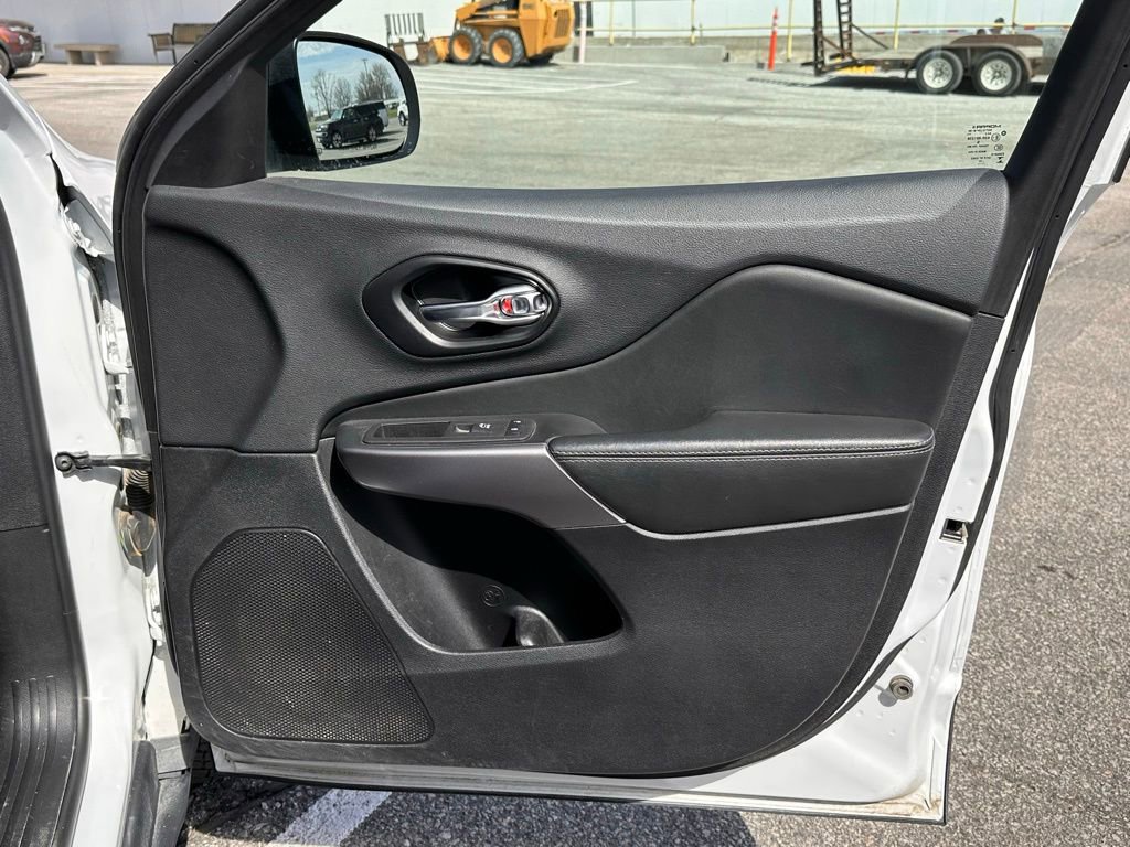 Used 2022 Jeep Cherokee Limited w/ Mopar Interior Package AWD/4WD image 23