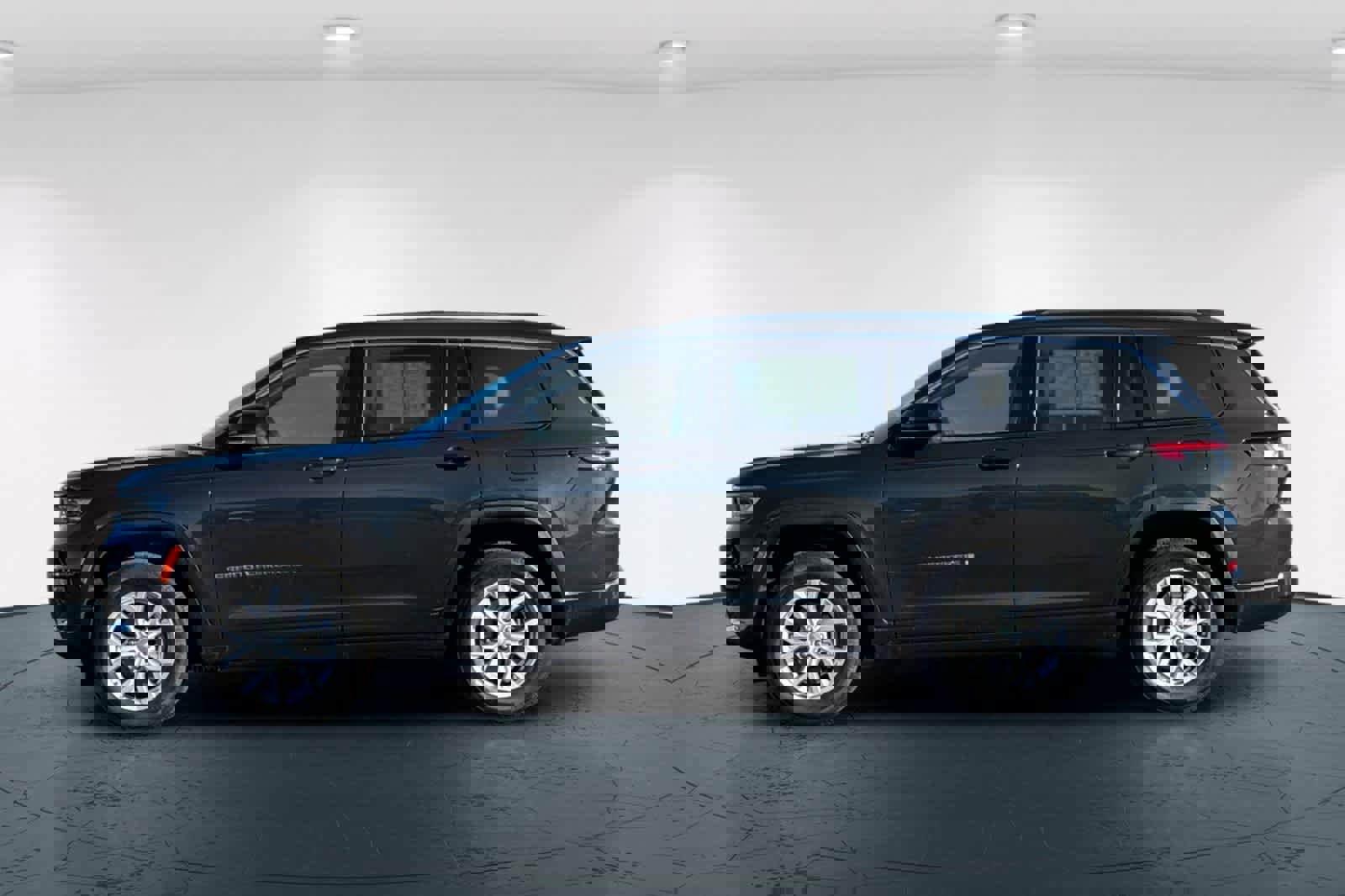 Used 2022 Jeep Grand Cherokee L Limited w/ Trailer Tow Group (B) image 9