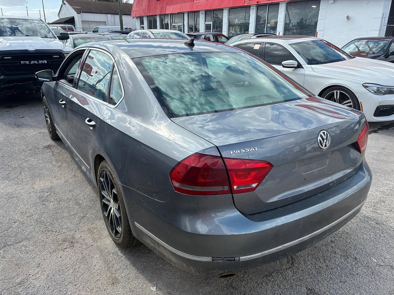 Used 2015 Volkswagen Passat 1.8T SE FWD image 5