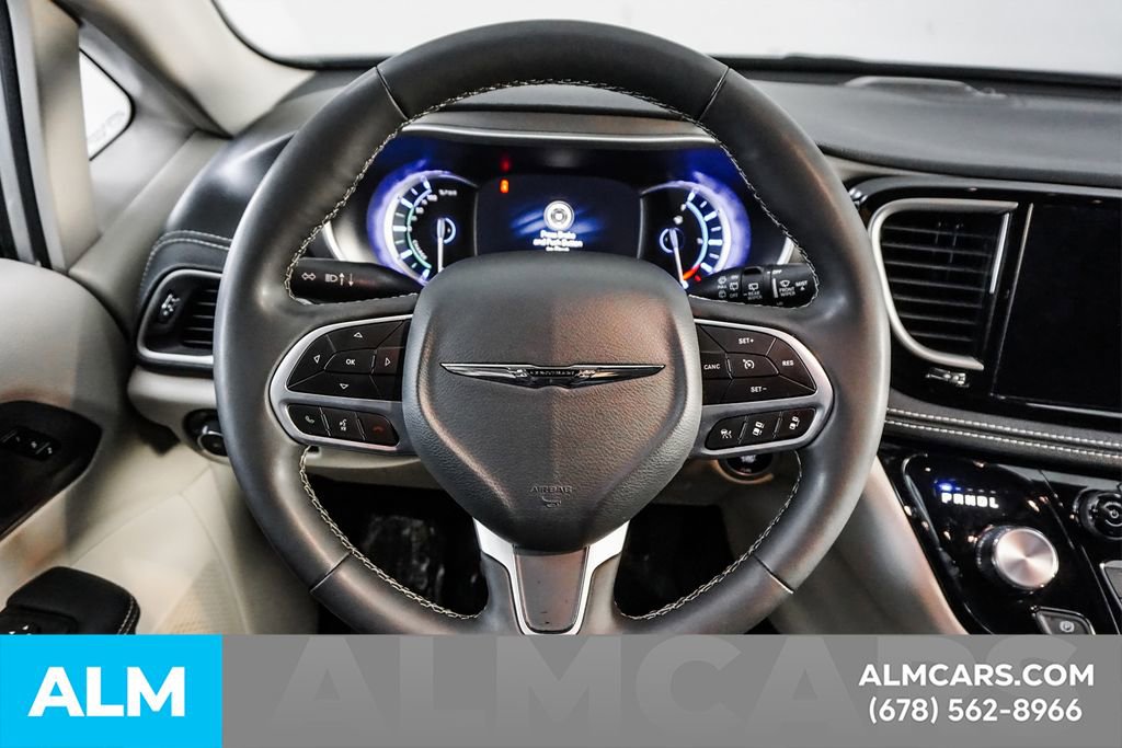 Used 2024 Chrysler Pacifica Select image 26