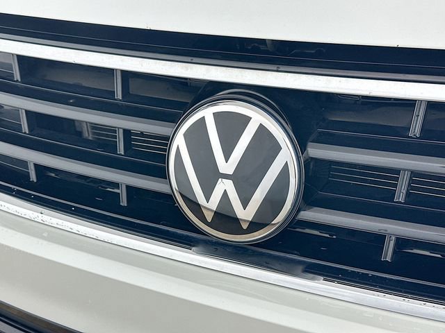 Used 2023 Volkswagen Tiguan SE R-Line image 25