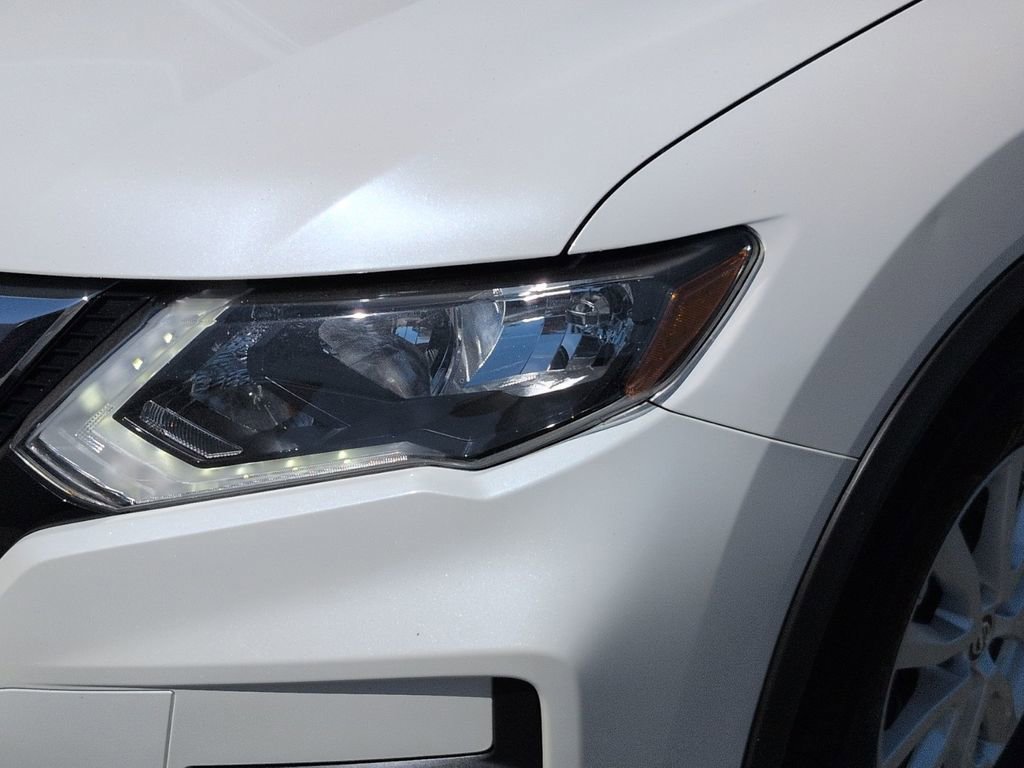 Used 2020 Nissan Rogue SV image 8