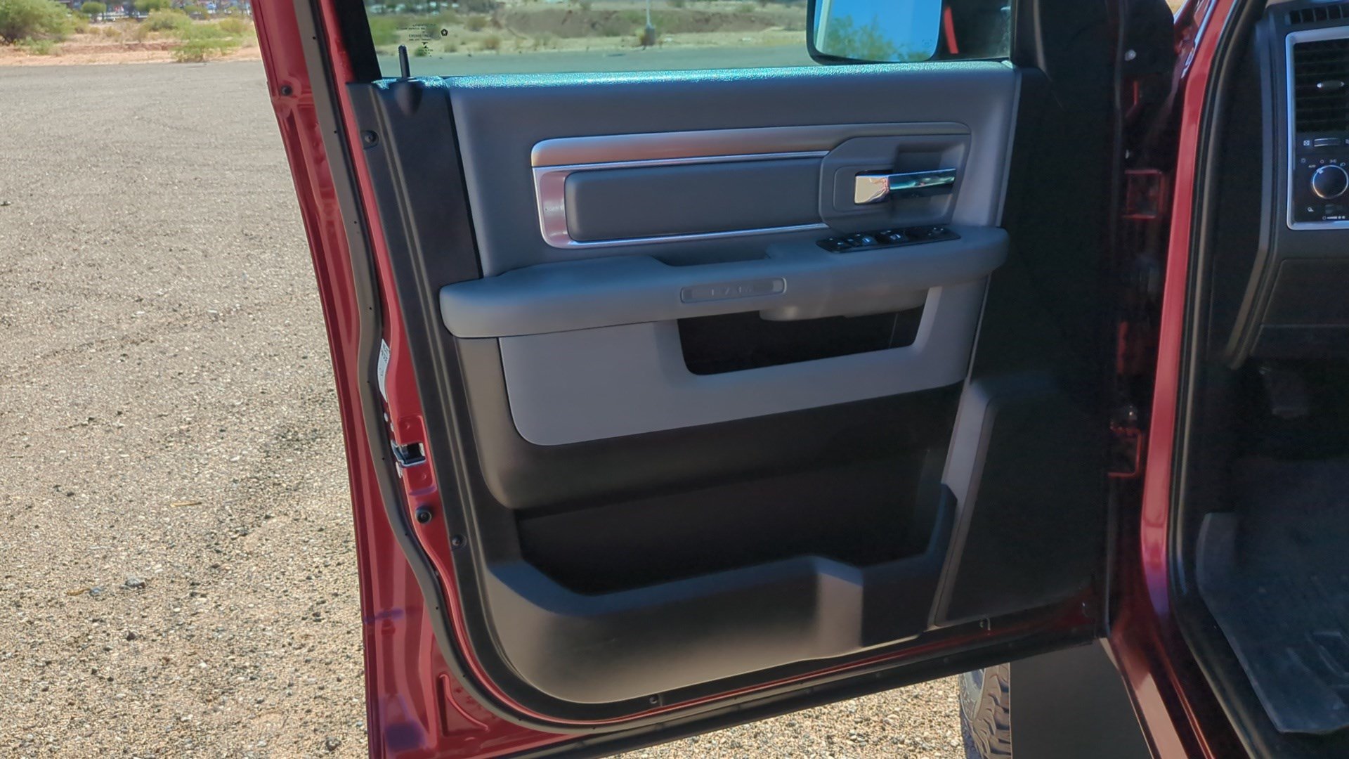 Used 2019 RAM 1500 Classic SLT AWD/4WD image 12