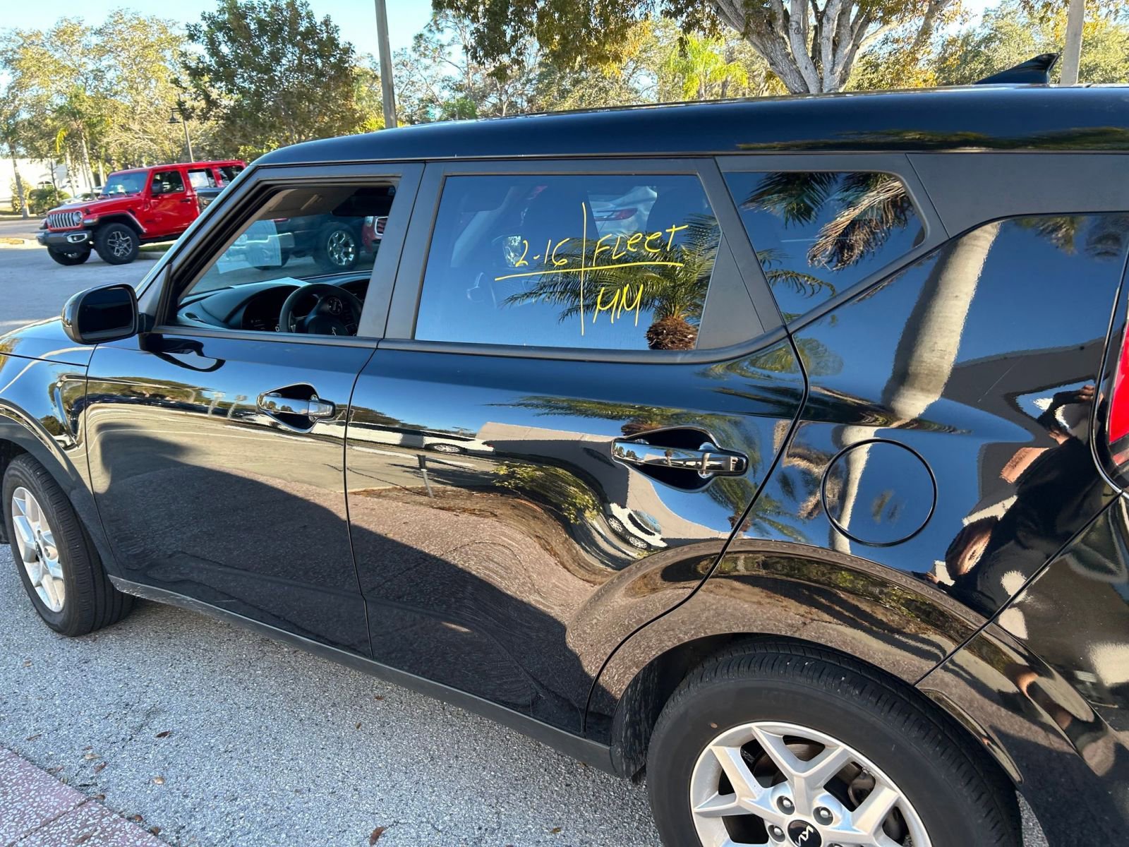 Used 2025 Kia Soul LX w/ LX Technology Package image 5