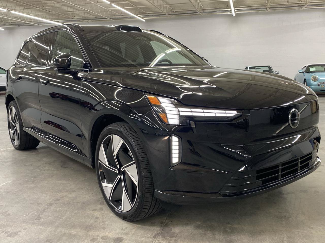 Used 2025 Volvo EX90 Ultra AWD/4WD image 4