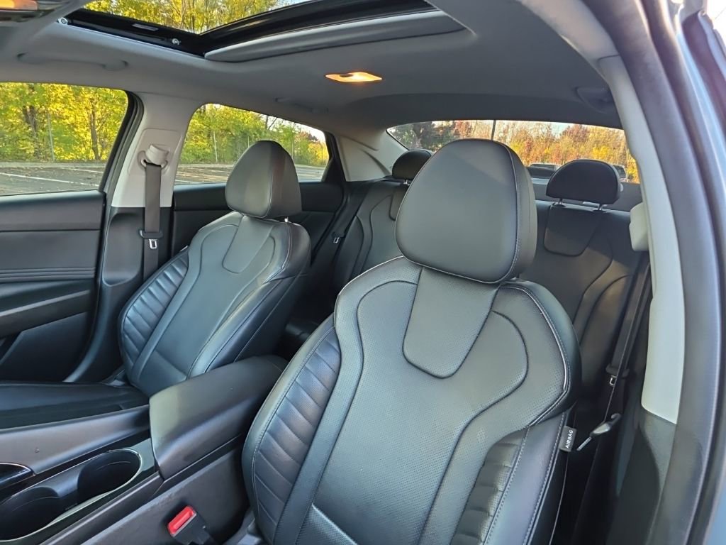 Used 2023 Hyundai Elantra Limited image 15