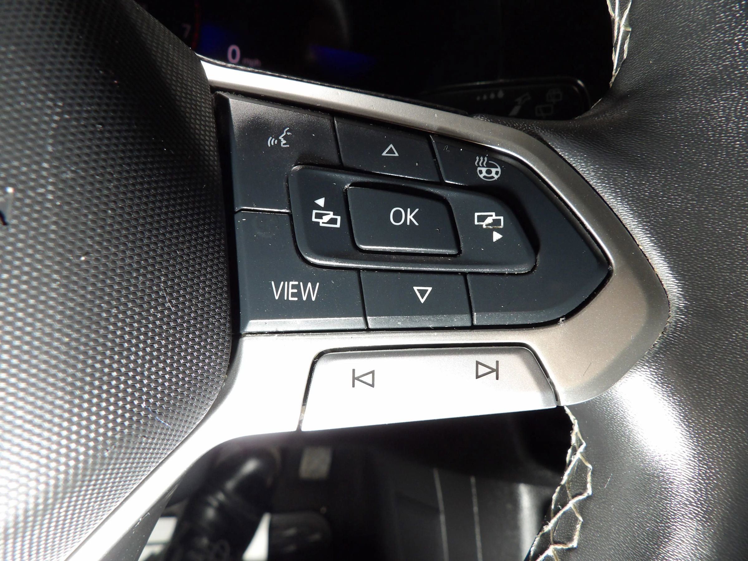 Used 2024 Volkswagen Taos SE w/ Panoramic Sunroof Package AWD/4WD image 21