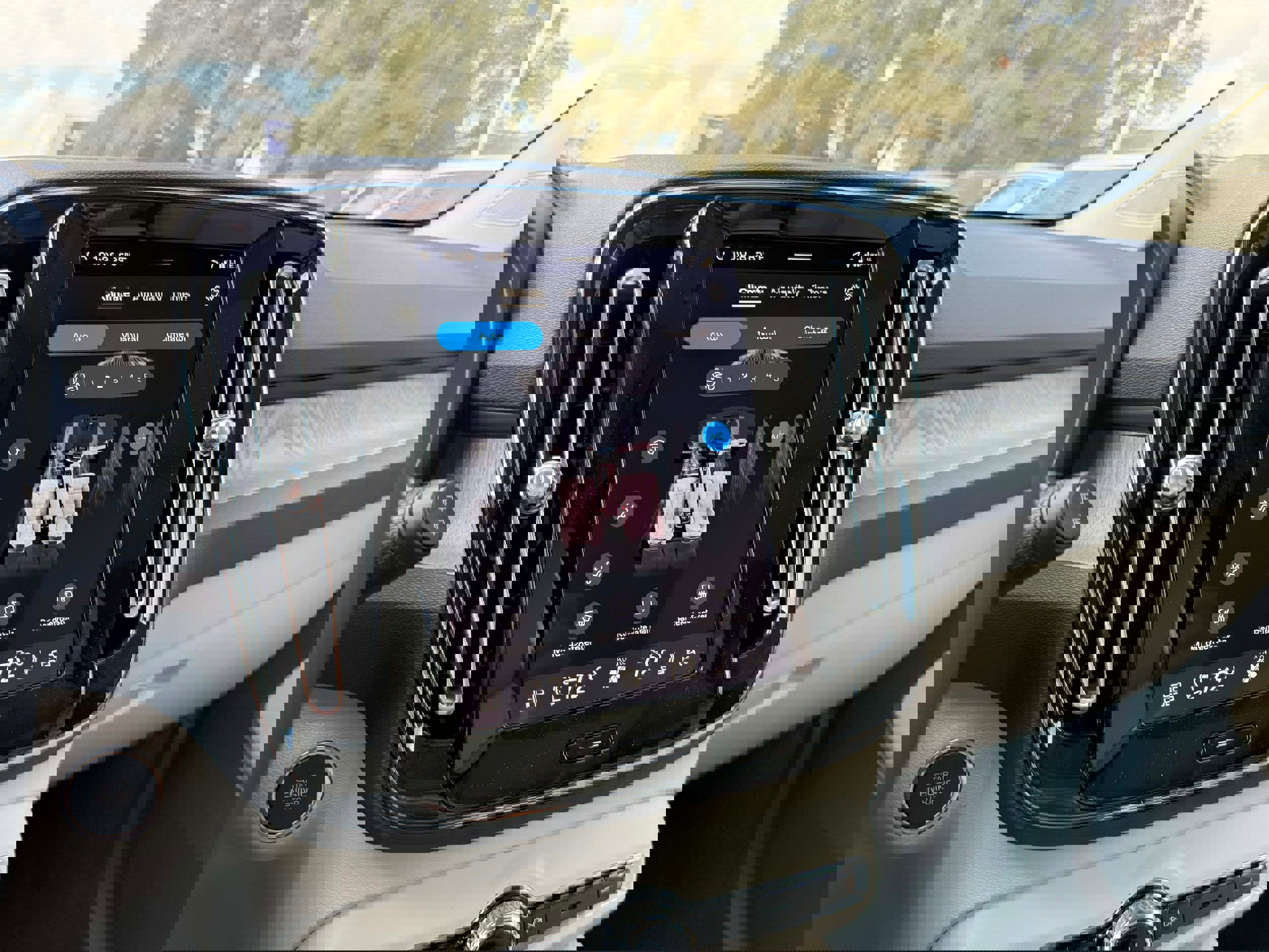 New 2026 Volvo XC40 B5 Plus w/ Protection Package Premier image 22