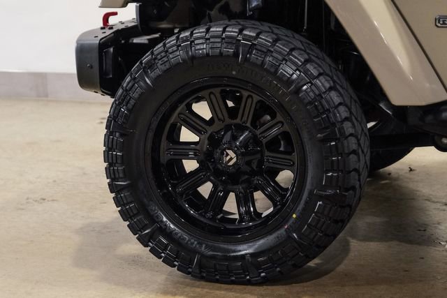 Used 2017 Jeep Wrangler Rubicon AWD/4WD image 8