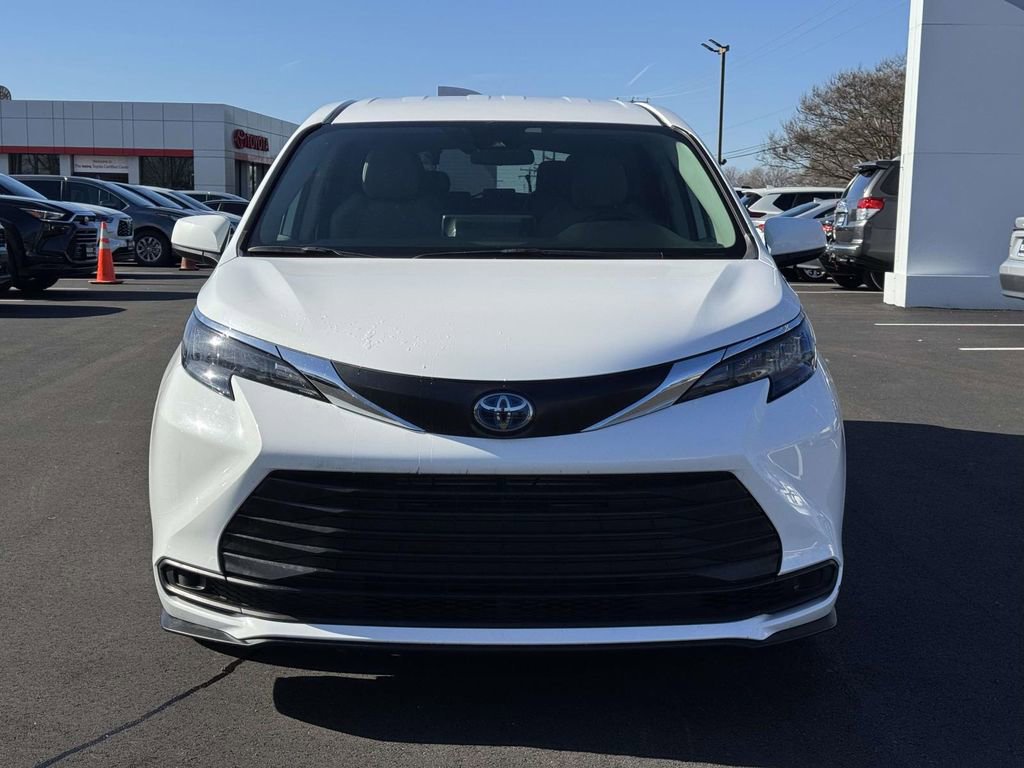 Used 2024 Toyota Sienna LE image 25