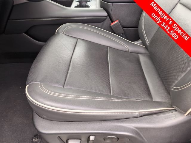 Used 2023 Chevrolet Suburban Premier image 23