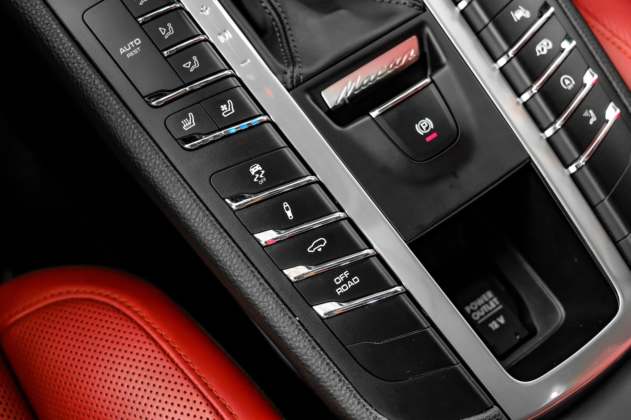 Used 2021 Porsche Macan GTS AWD/4WD image 29