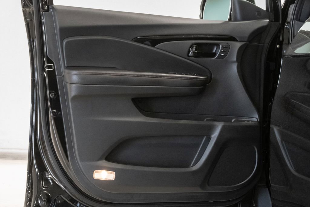 Used 2025 Honda Passport Black Edition image 8