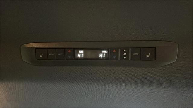 Used 2024 Toyota Sienna Platinum FWD image 29