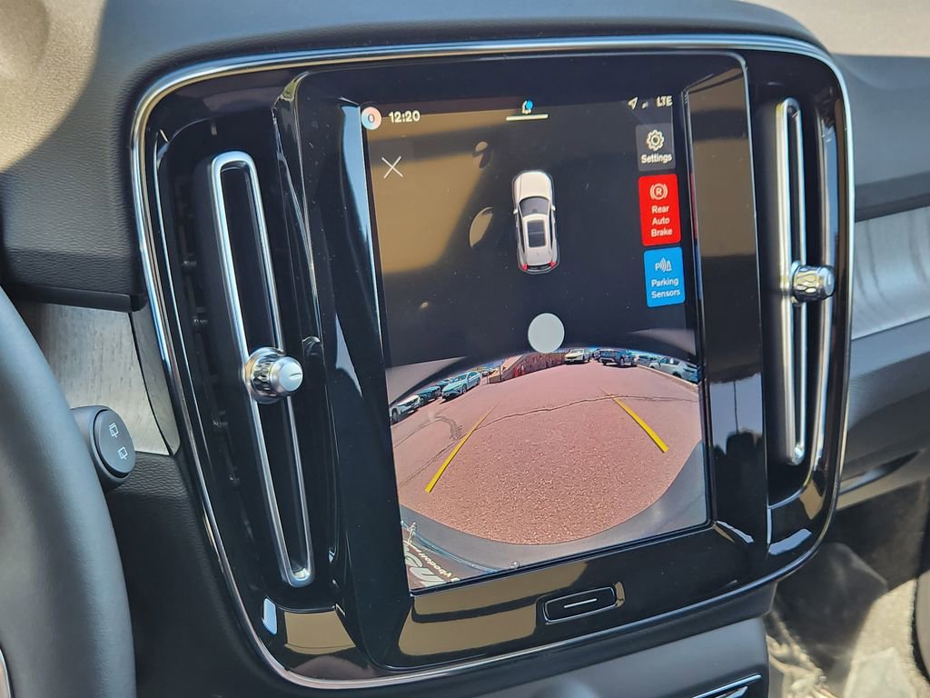 New 2026 Volvo XC40 B5 Core w/ Climate Package image 9