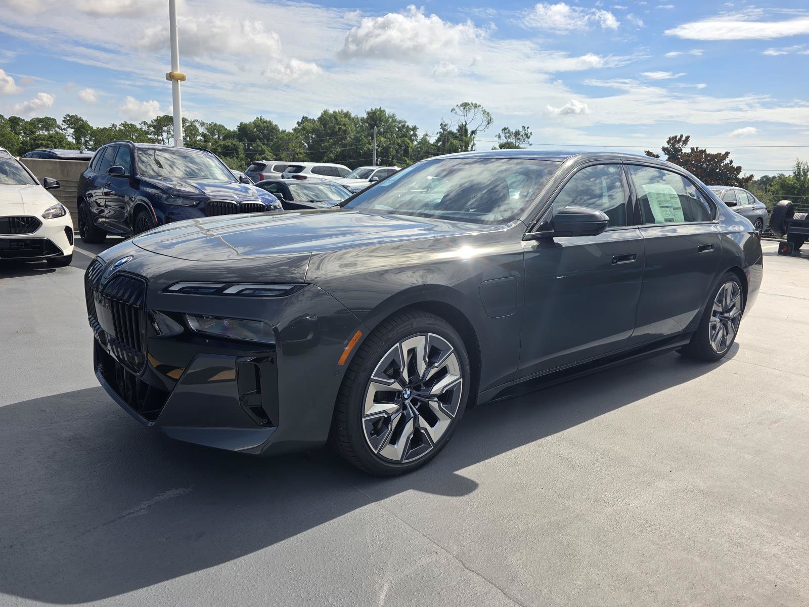New 2026 BMW 750e xDrive w/ Premium Package AWD/4WD image 6