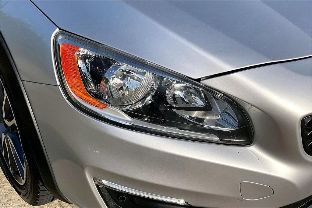 Used 2018 Volvo V60 T5 Cross Country AWD/4WD image 35