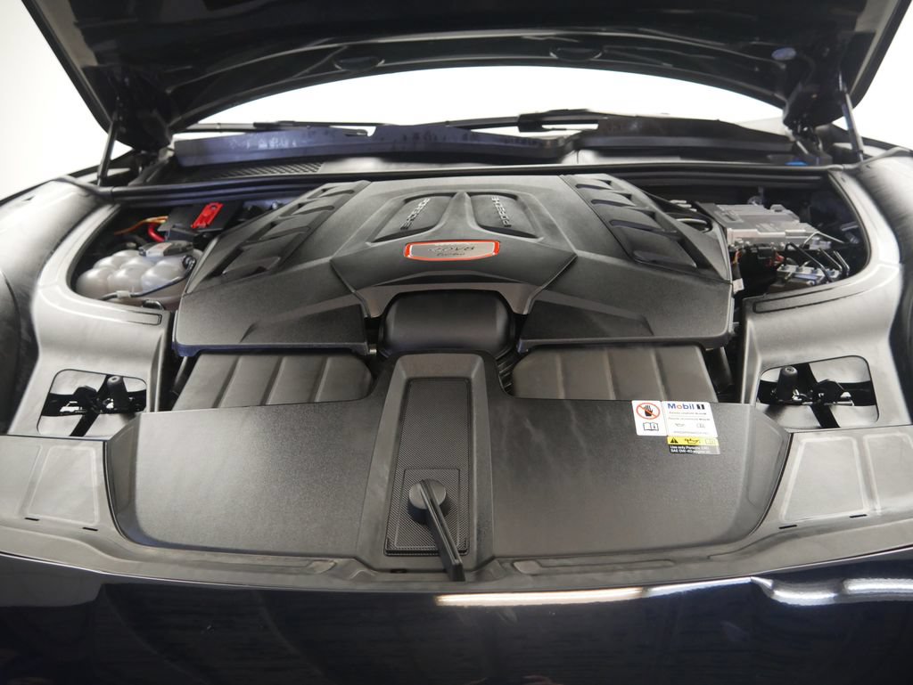 Certified 2023 Porsche Cayenne Turbo AWD/4WD image 12