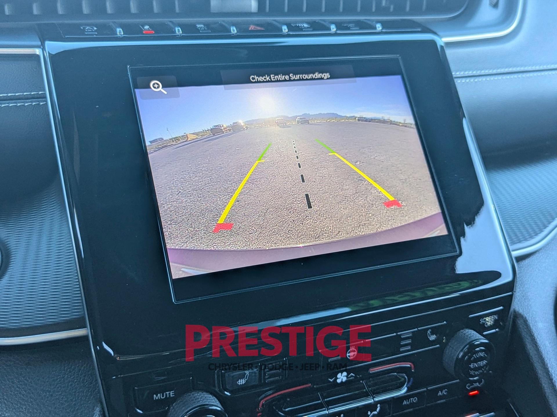 Used 2023 Jeep Grand Cherokee L Laredo image 24