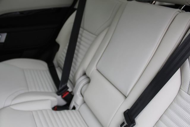 New 2025 Land Rover Discovery S image 4