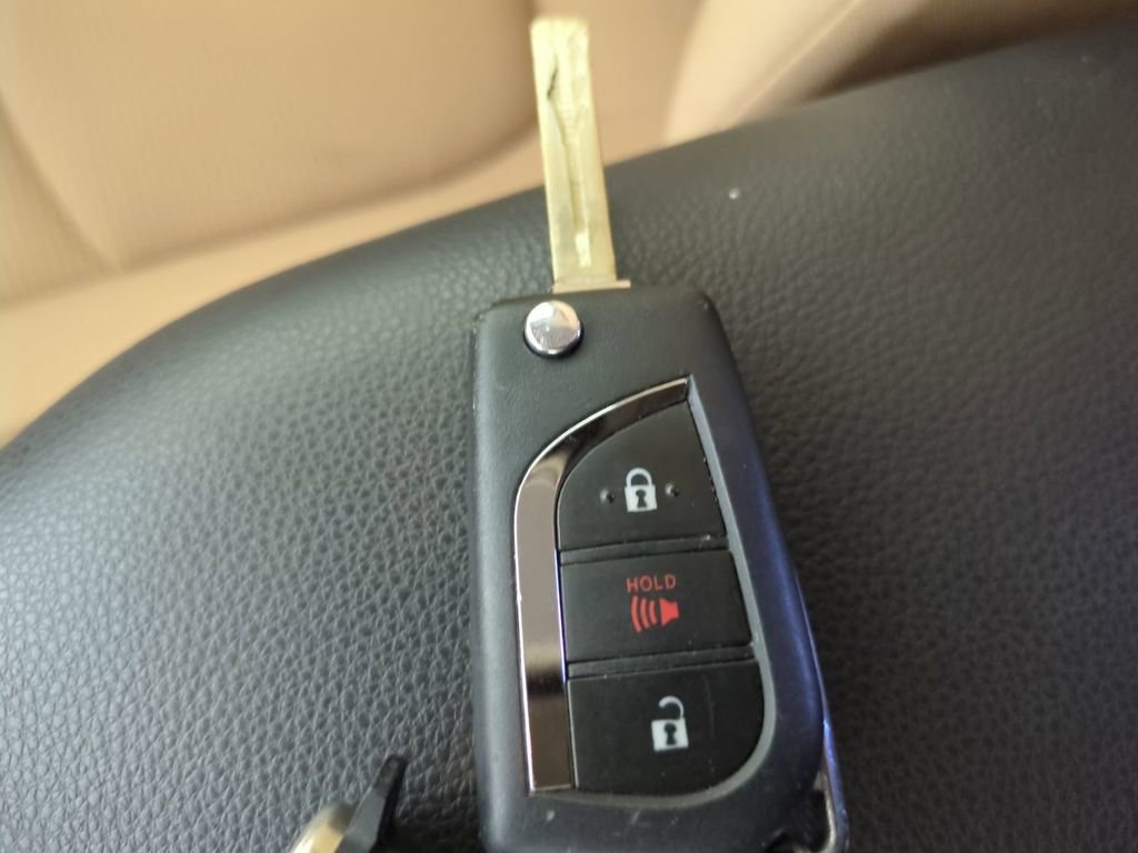 Used 2019 Toyota RAV4 LE image 32