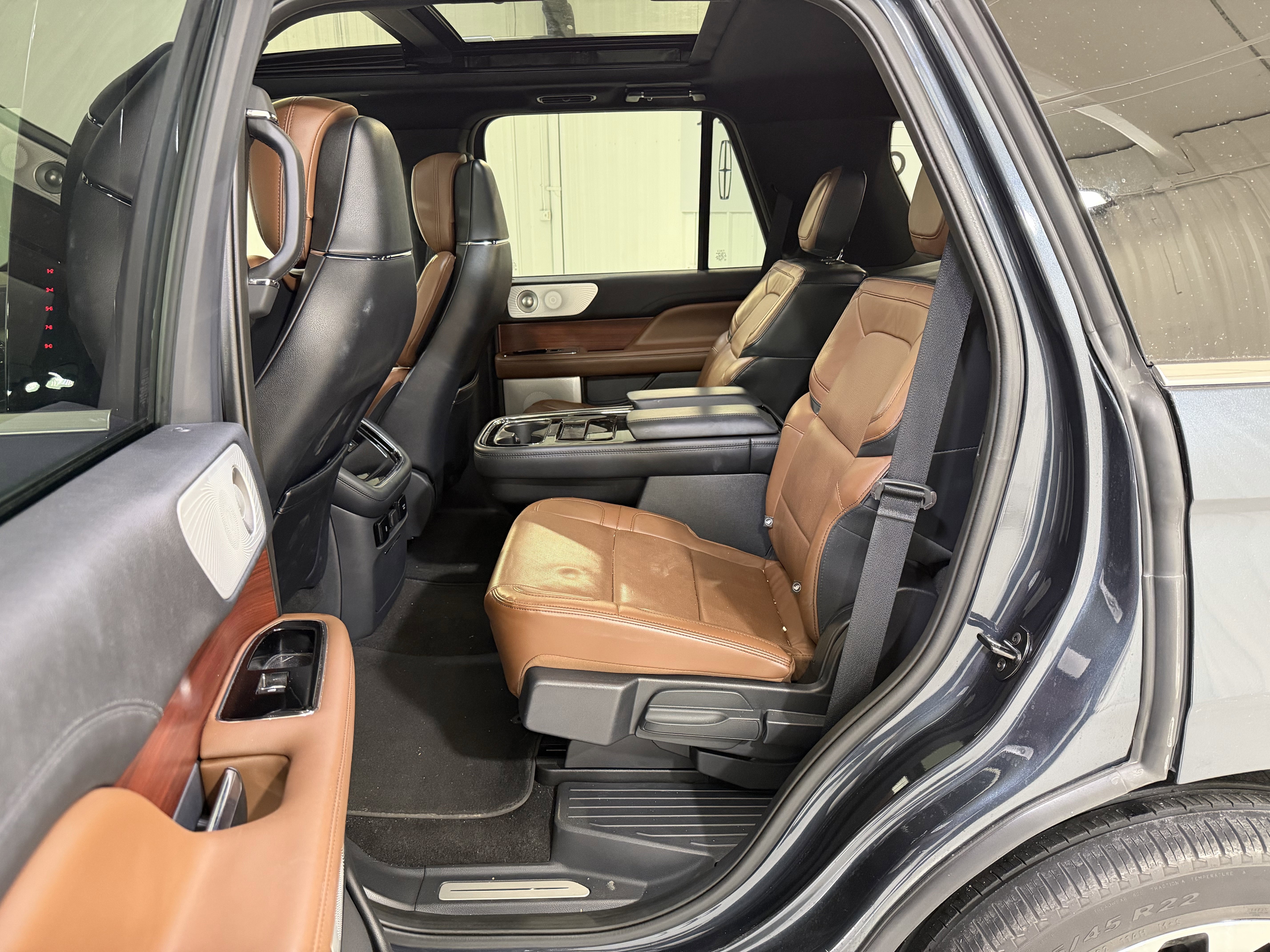 Used 2022 Lincoln Navigator Reserve image 12