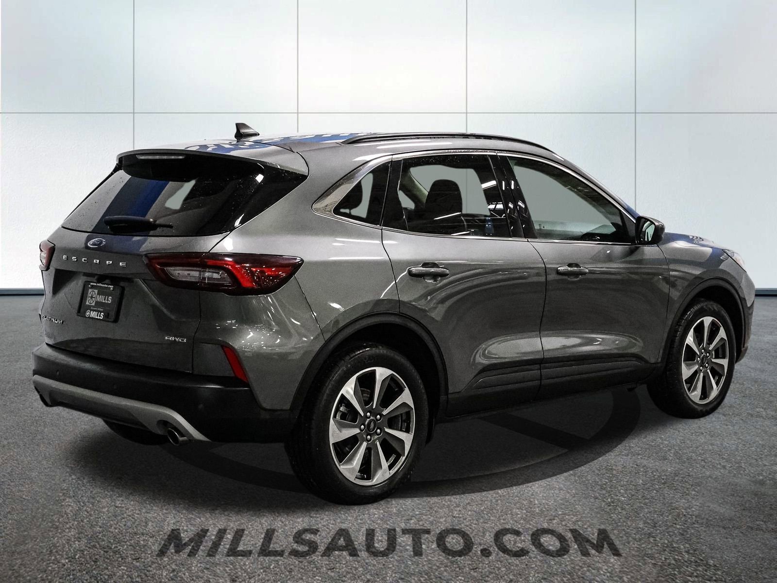 Certified 2025 Ford Escape Platinum AWD/4WD image 8