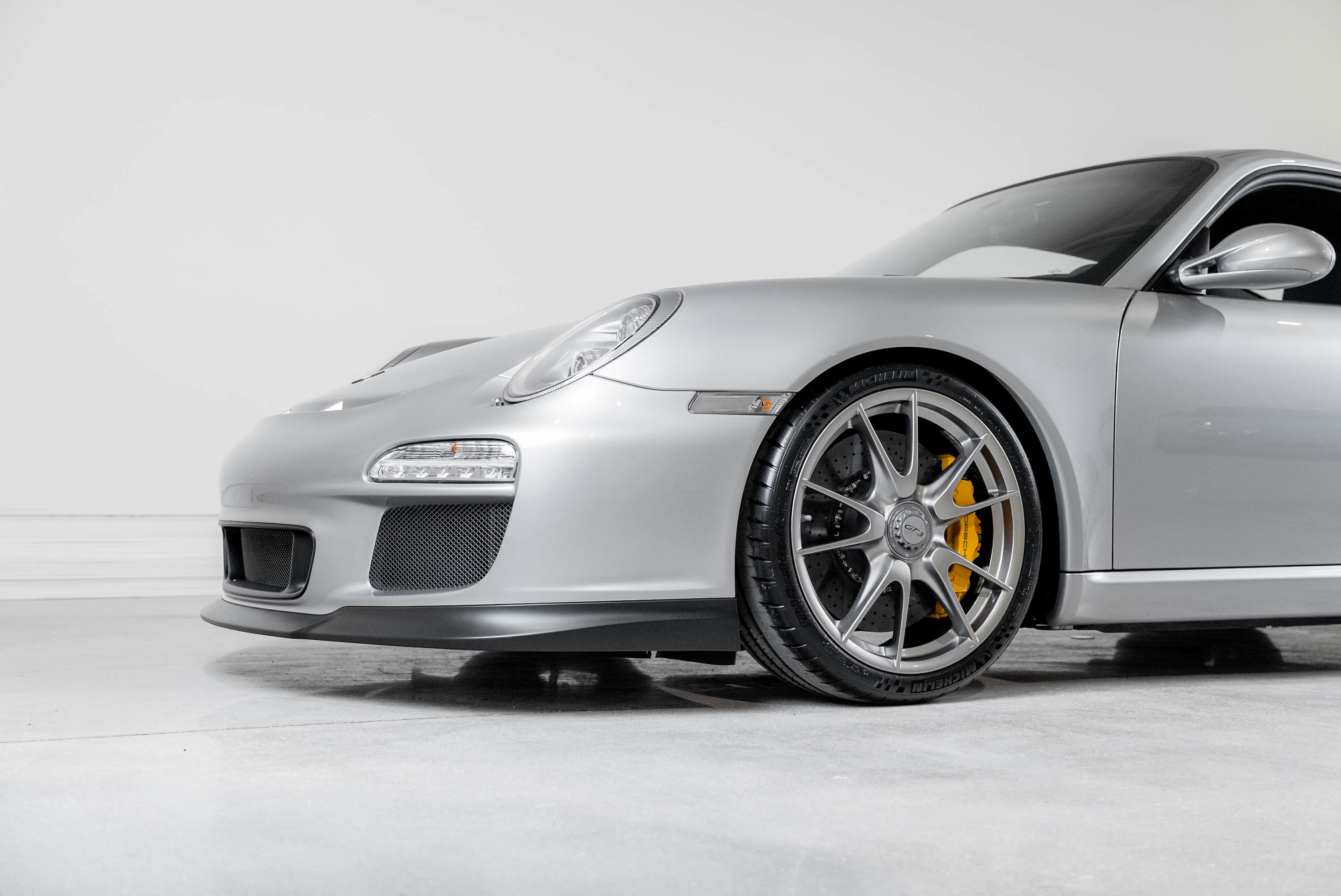 Used 2010 Porsche 911 GT3 RWD image 2