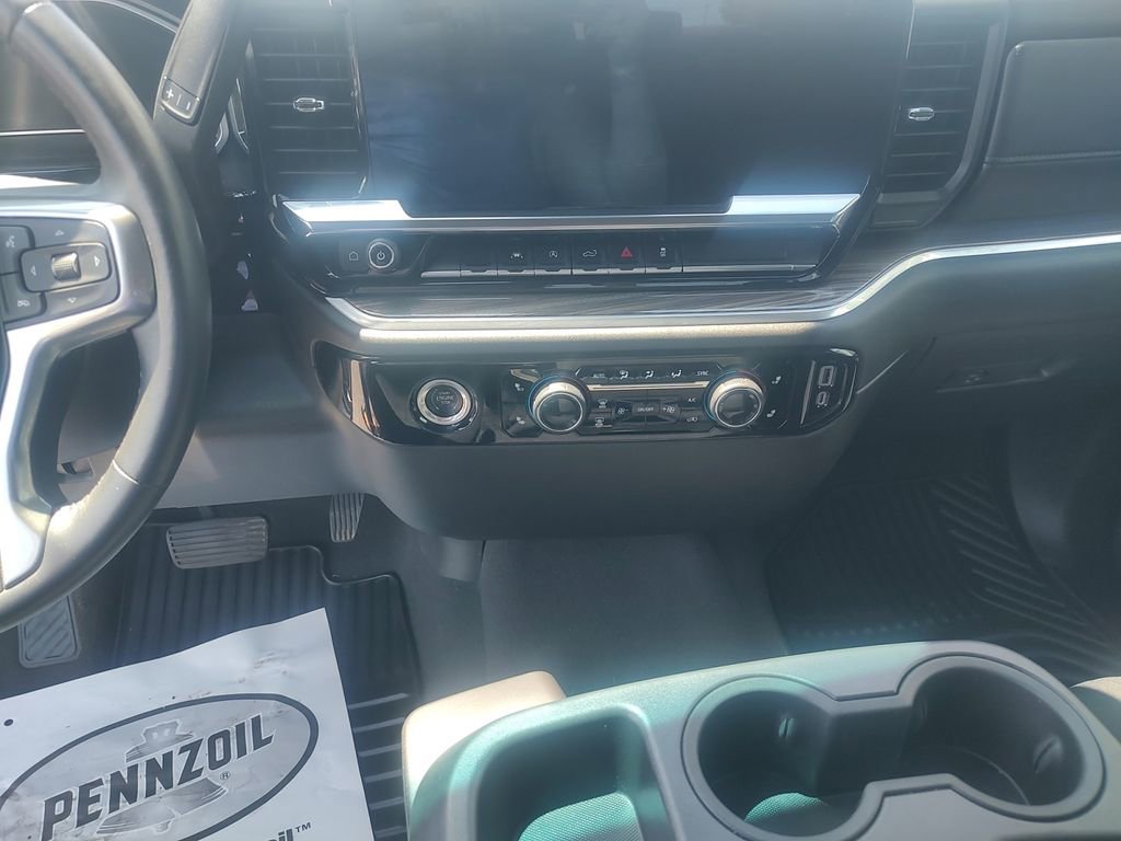 Used 2022 Chevrolet Silverado 1500 LT AWD/4WD image 11