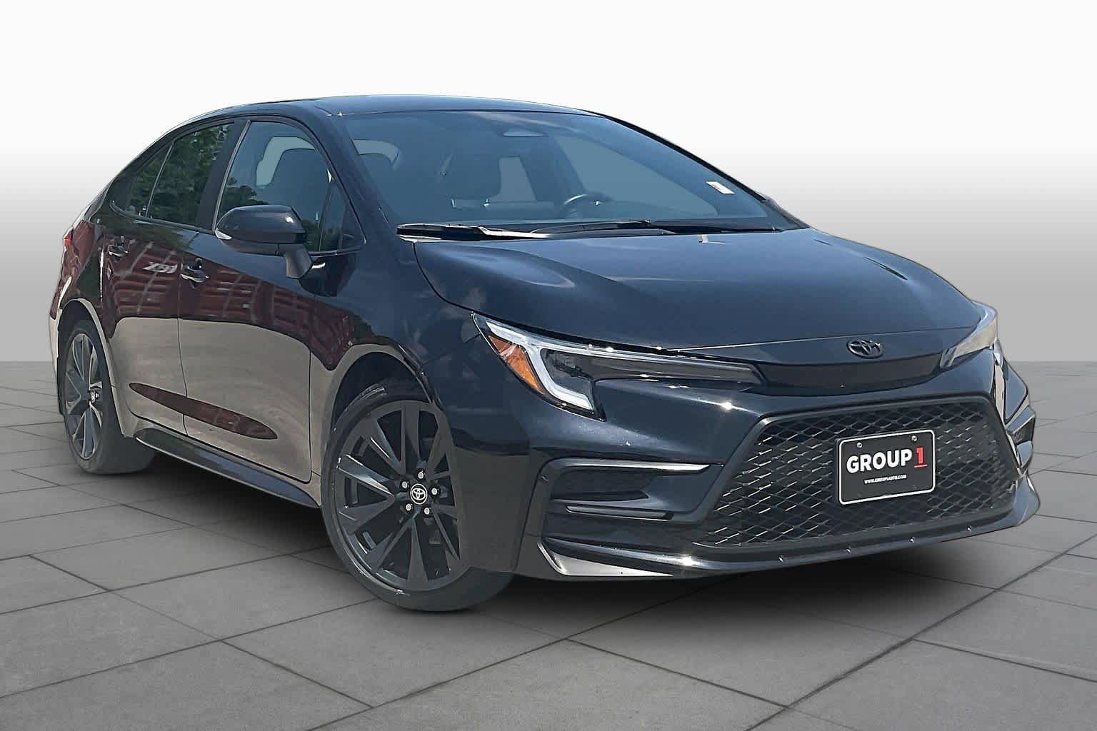 Used 2025 Toyota Corolla SE FWD image 3