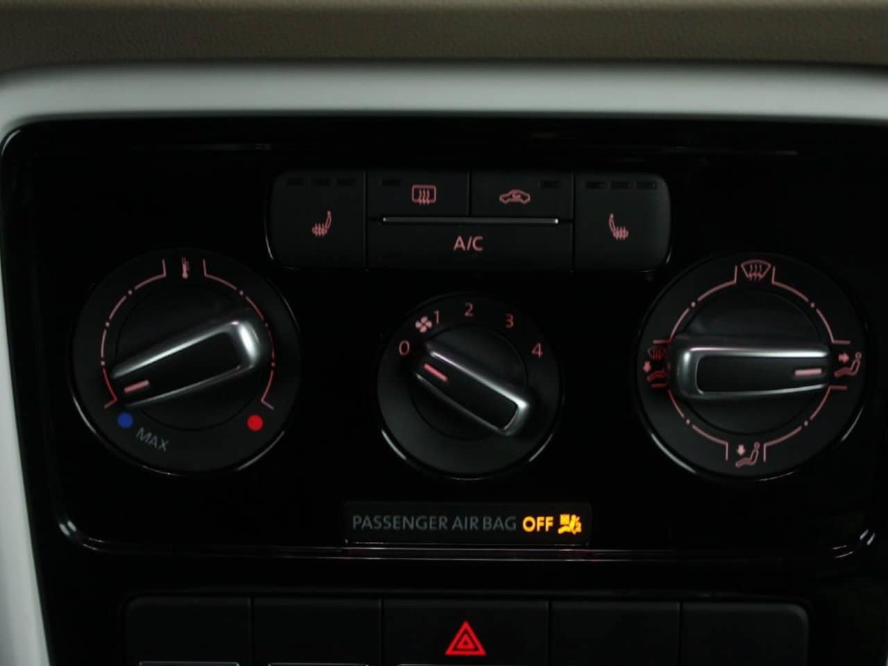 Used 2019 Volkswagen Beetle 2.0T S FWD image 34