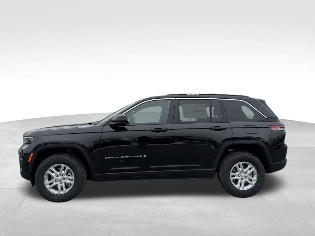 New 2025 Jeep Grand Cherokee Laredo image 4