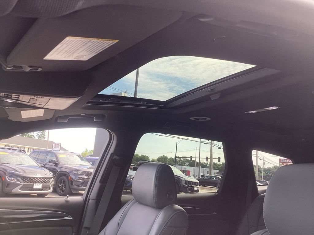 Used 2023 Buick Enclave Essence AWD/4WD image 16