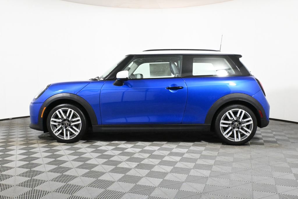 Used 2025 MINI Cooper 2-Door Hardtop image 2