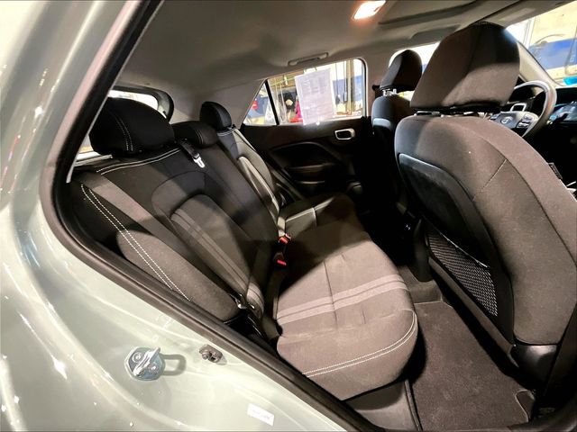Used 2025 Hyundai Venue SEL image 23