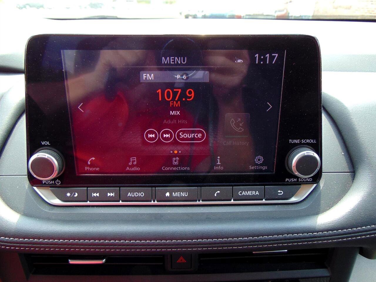 Used 2024 Nissan Rogue SV image 23