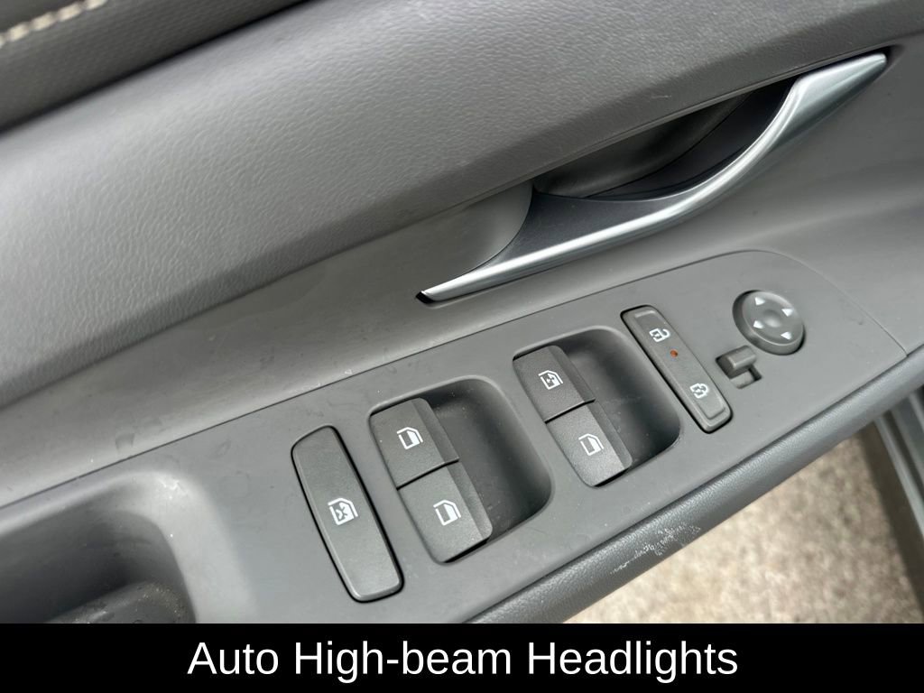 Used 2025 Hyundai Elantra SEL image 13