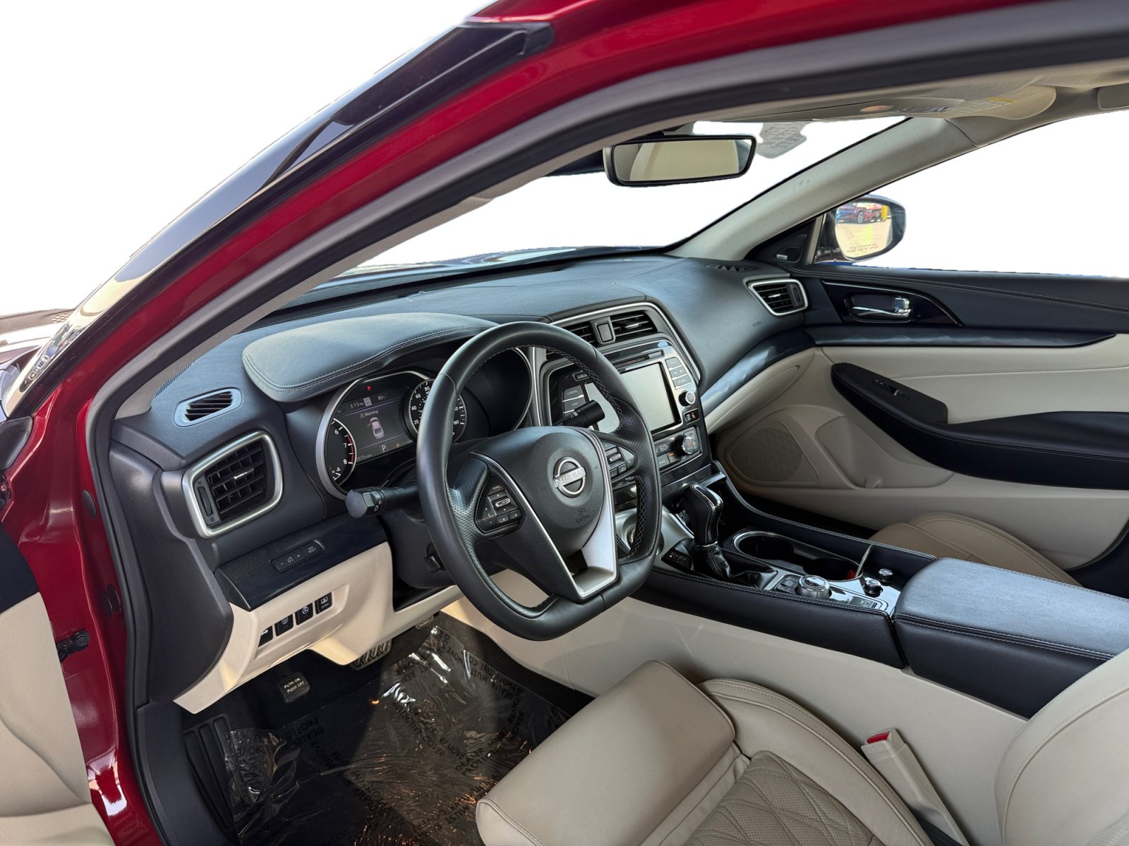 Used 2023 Nissan Maxima Platinum w/ Sport Mat Group FWD image 9