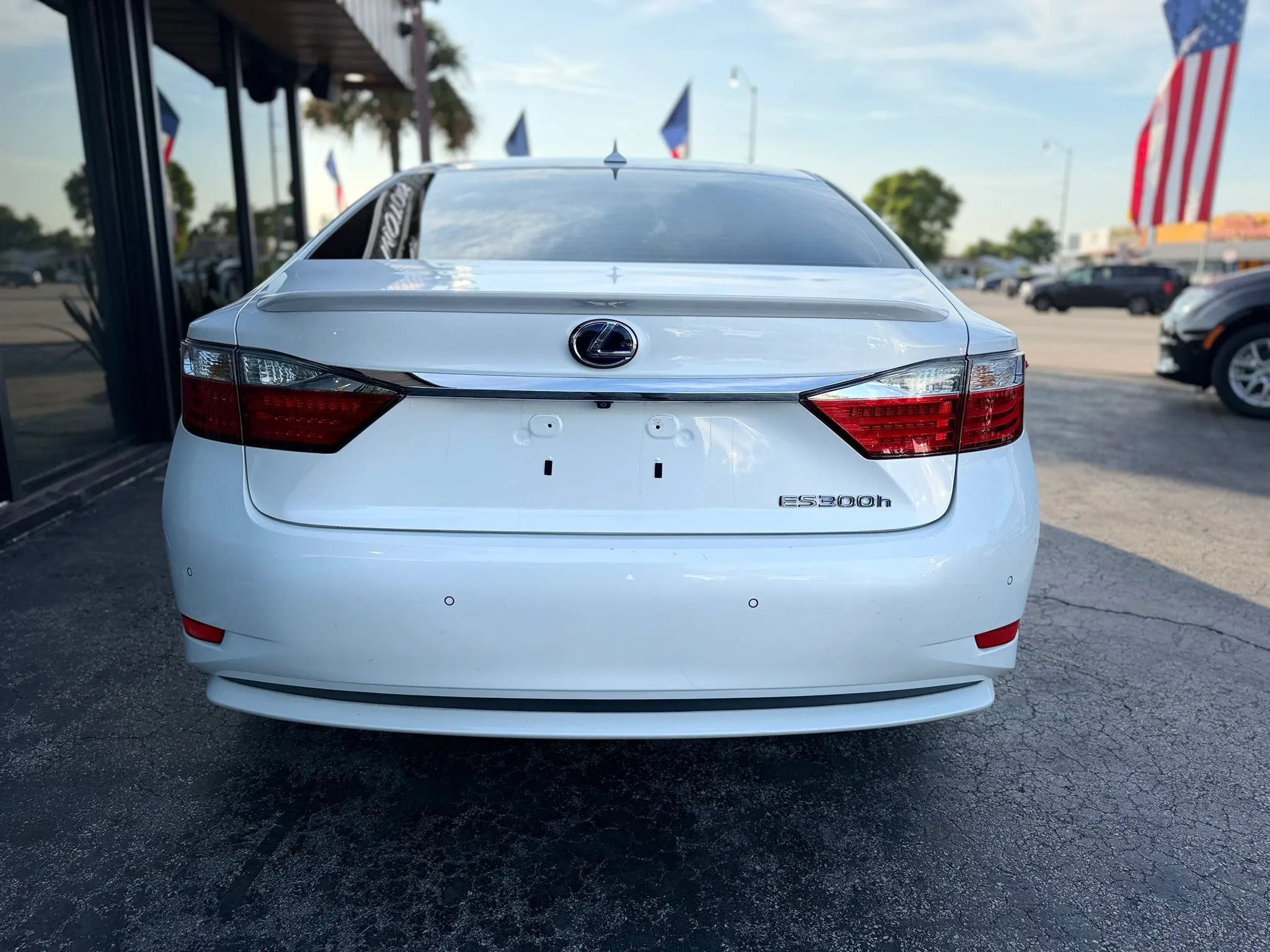 Used 2013 Lexus ES 300h w/ Luxury Pkg FWD image 9