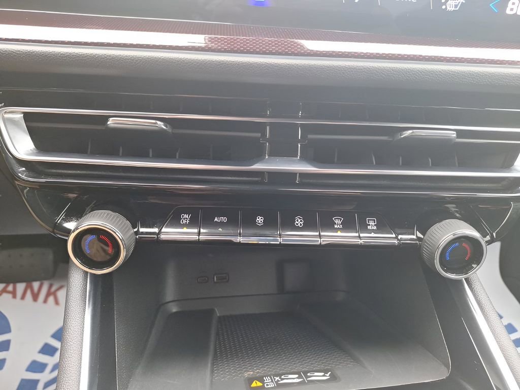 Used 2025 Chevrolet Traverse Z71 image 27