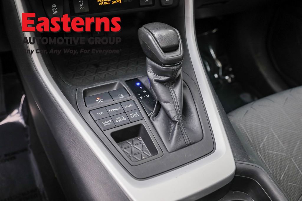 Used 2021 Toyota RAV4 XLE w/ Convenience Package image 13