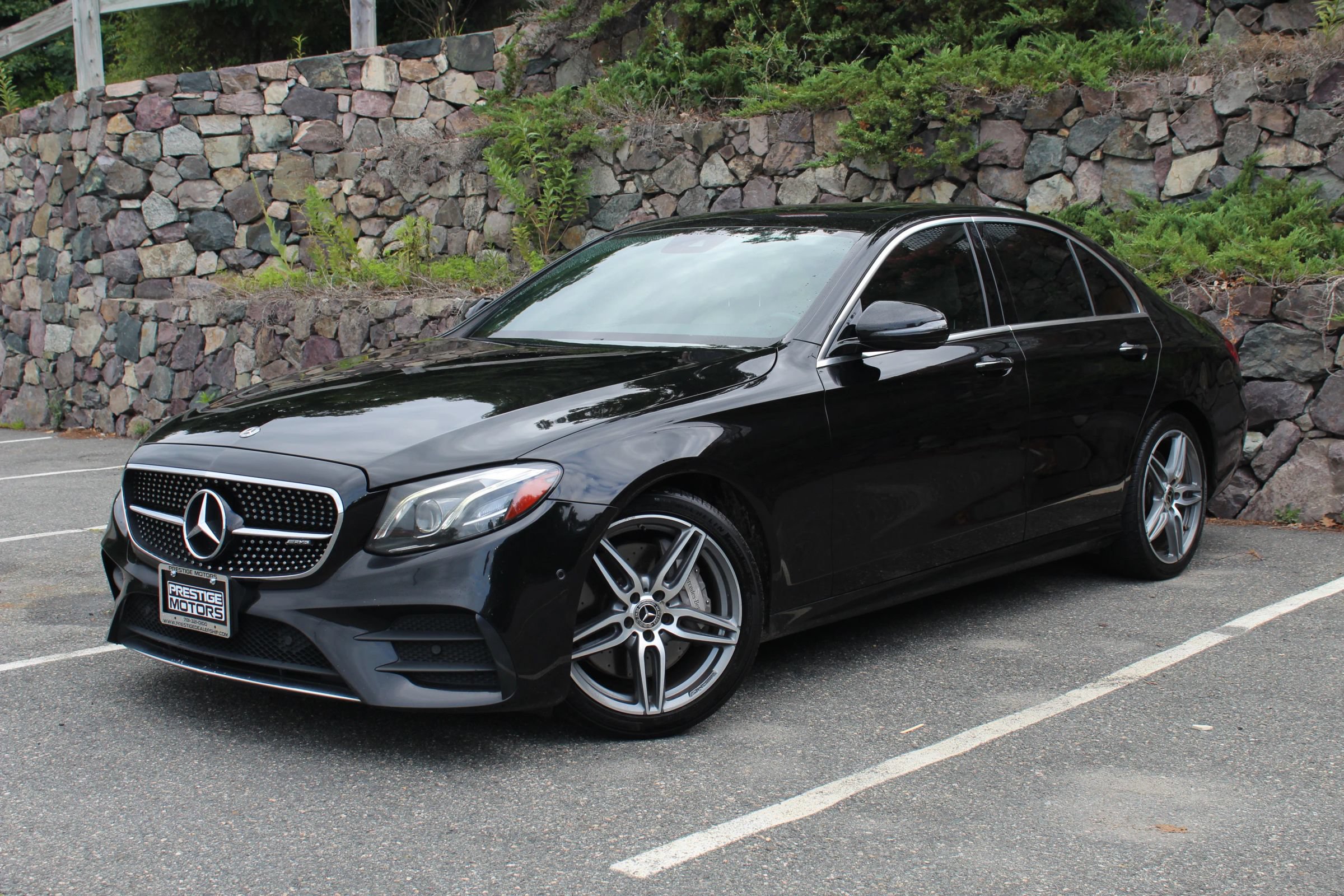 Used 2018 Mercedes-Benz E 400 4MATIC Sedan image 2