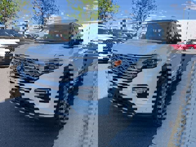 Certified 2023 Ford Explorer Limited w/ Limited Technology Package AWD/4WD image 3